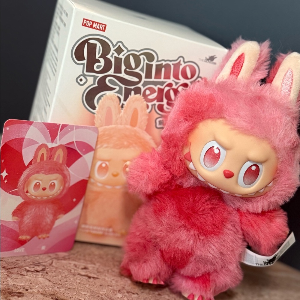 AUTHENTIC NEW Pop Mart LABUBU Big Into
Energy Vinyl Plush - Love